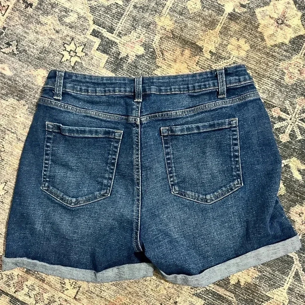 🌺‎ Size 12 Jean Shorts w Rolled Cuff 🌺